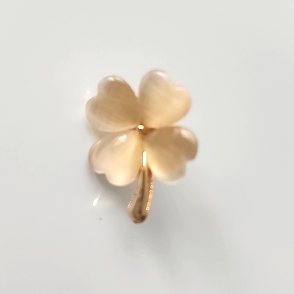 Clover Brooch - Gold and Cream - Picture 1 of 3